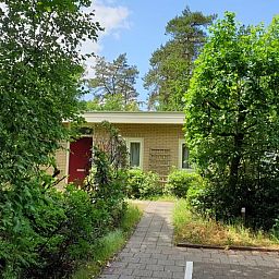 Ingang van Vakantiehuis in Otterlo, gelegen in het bosrijke gebied van de Veluwe, Gelderland.