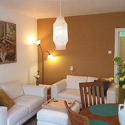 Stijlvolle woonkamer van Vakantiehuis in Otterlo, Veluwe, ideaal voor ontspanning en gezelligheid.