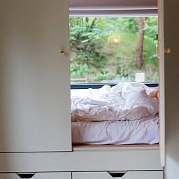 Knusse slaapkamer in Huisje in Nunspeet, vakantiehuis in de Veluwe, Gelderland.