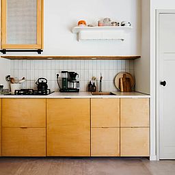 Moderne Kueche im Ferienhaus in Nunspeet, Veluwe, ideal zum Kochen in Gelderland.