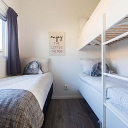 Gezellige kinderkamer met stapelbed in Module 5 personen Wellness (Spa), Lunteren, Veluwe, vakantiehuis.