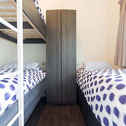 Gemuetliches Kinderzimmer mit Etagenbetten in Modul II 5 Personen Wellness, Lunteren, Veluwe.