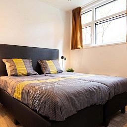 Gemuetliches Schlafzimmer in Modul Spezial 6 Personen Ferienhaus in Lunteren, Veluwe, mit Doppelbett.