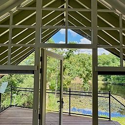 Panoramablick vom Ferienhaus in Hattem, mit einem Balkon mit Blick auf die Veluwe Natur.