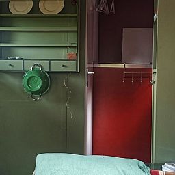 Keukenhoek van Vakantiehuis in Doornspijk, Veluwe, Gelderland met praktische voorzieningen.