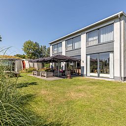 Modern kitchen of vacation home DG2126 in Teuge, Veluwe, Gelderland, with stylish decor and comfortable interior.