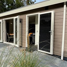 Modern vacation accommodation Cottage in Lieren with French doors, Veluwe, Gelderland.