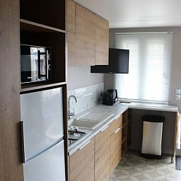 Komplette Kueche im Ferienhaus in Lieren, Veluwe, Gelderland mit modernen Geraeten.