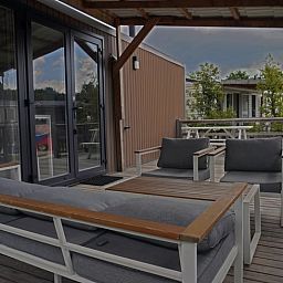 Cozy porch of Cottage in Lieren, vacation home in Lieren, Veluwe. Perfect for relaxing in the nature of Gelderland.
