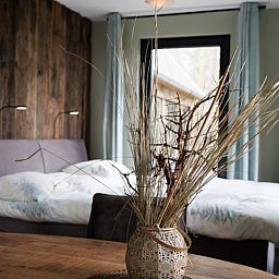 Slaapkamer in Huisje in Wekerom, vakantiewoning op de Veluwe, Gelderland met sfeervolle decoratie.