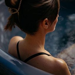 Entspannen Sie sich in der Sauna der Nature Villa mit Whirlpool & Sauna in Wekerom, Veluwe. Entspannung pur in der Natur.