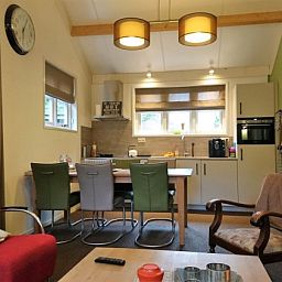 Moderne Kueche im Ferienhaus mit Sauna, gelegen in Vierhuizen, Nordwest Groningen.