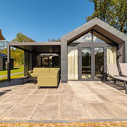 Enjoy the sun on the spacious terrace of the detached house in Sellingen, Southeast Groningen, ideal for a relaxing vacation.