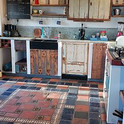 Unieke keuken in Vakantiehuisje in Well, Noord Limburg, met rustieke elementen en landelijke charme voor een sfeervol verblijf.