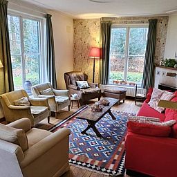 Gemuetlicher Innenbereich des Ferienhauses in Geijsteren, Nordlimburg, mit warmer Einrichtung und viel Licht.