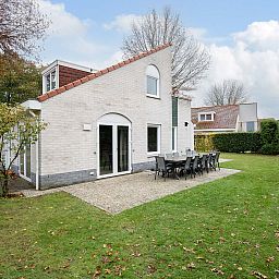 Vrijstaande woning in Arcen, Noord Limburg, vakantiehuis met ruime tuin en terras, perfect voor een ontspannen verblijf in de natuur.