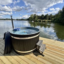 Unterkunft 386105 - Zelthaus Noord Limburg - Houseboat Marina Mookerplas (met dakterras en hottub)