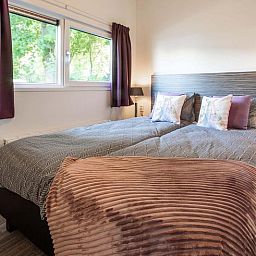 Slaapkamer van Module 5 personen, vakantiehuis in Schin op Geul, Zuid Limburg met comfortabel tweepersoonsbed.