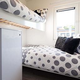 Gezellige stapelbedkamer in Z Module 6 personen Wellness, vakantiehuis in Schin op Geul, Zuid Limburg.