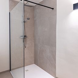 Moderne Kueche im Ferienhaus L328 in Epen, Suedlimburg mit Geschirrspueler und Backofen fuer einen komfortablen Aufenthalt.