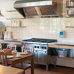 Aerial view of vacation home in Epen, South Limburg, with green landscape and caravans in the surrounding area, ideal for a relaxing stay.