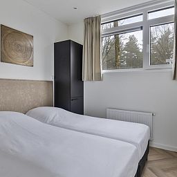 Bedroom with double bed in Bosvlucht 6 persons Wellness vacation home, Lage Mierde, Kempen.