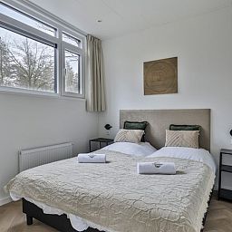 Comfortable bedroom with decorative details in Bosvlucht 6 persons Wellness vacation home, Lage Mierde.