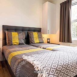 Comfortabele slaapkamer in Z Module 6 personen Wellness, vakantiehuis in Cromvoirt, Noord Brabant, met modern interieur.