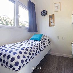 Gemuetliches Kinderzimmer im Modul 5 Personen, Cromvoirt, Nordbrabant, mit Etagenbett und Einzelbett, ideal fuer Familien.