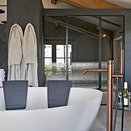 Moderne Sauna im Ferienhaus in Moergestel, Nordbrabant, fuer ultimative Entspannung.