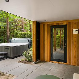 Unterkunft 422131 - Ferienhaus Hart van Brabant - Boshuys met Jacuzzi, Sauna & Veranda | 4 personen