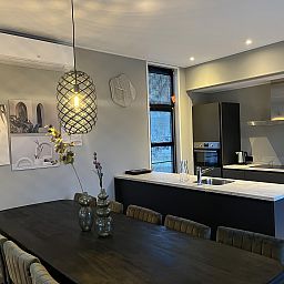 Modern kitchen and dining area in the Detached house in Kaatsheuvel, vacation home in Hart van Brabant, North Brabant.
