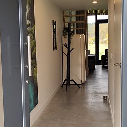 Moderne Kueche in Cottage in Rucphen, Ferienhaus in Westbrabant, Nordbrabant, mit stilvoller Einrichtung und geraeumiger Essecke.