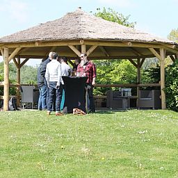 Gemuetlicher Treffpunkt in der Naehe des Ferienhauses in Terheijden, Westbrabant, ideal fuer geselliges Beisammensein.