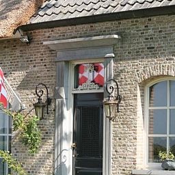 Charmant Huisje in Moerstraten, een vakantiehuis in West Brabant, met authentieke gevel en landelijke sfeer in Noord Brabant.