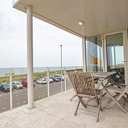 Veranda von Krab aan Zee Ferienhaus mit Blick auf die Nordseekueste in Egmond aan Zee, Nordholland.