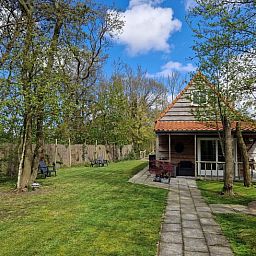 Gezellig vakantiehuisje in Callantsoog met terras en groene omgeving, Noordzeekust, Noord-Holland.