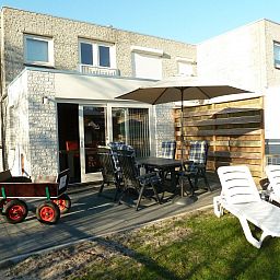 Guest house 4504150 - Holiday property Noordzeekust - Vakantiehuis Ferienbungalow Abbes mit Garten und Terrasse