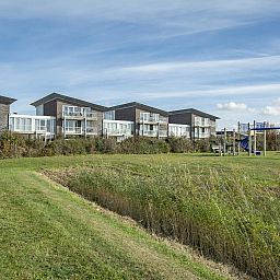 Gruene Umgebung um Beach Life 103 Groote Keeten Ferienhaus in Callantsoog mit Spielplatz.