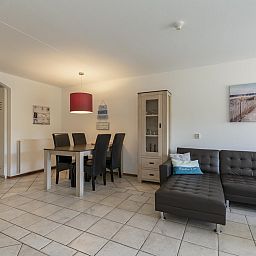 Geraeumiges Wohnzimmer des Ferienhauses Wijde Blick 211 Callantsoog, Nordseekueste, Nordholland.