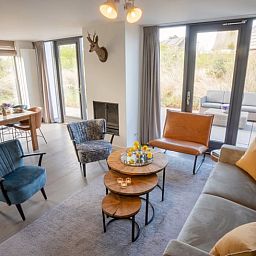 Ruime woonkamer in Huisje in Egmond aan den Hoef, vakantiehuis aan de Noordzeekust, Noord-Holland.