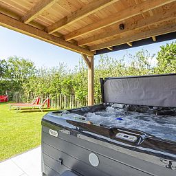 Verblijf 4540100 - Vakantiewoning Noordzeekust - Wellness Villa Lotje | Jacuzzi & Sauna | 6 Pers