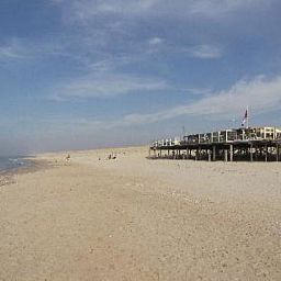 Attractive bedroom with bunk beds in vacation home NH080, Julianadorp aan Zee, North Holland, perfect for a relaxing stay on the North Sea coast.