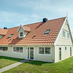 Guest house 454084 - Bungalow Noordzeekust - Beach Resort Ooghduyne | 10-persoons villa | 10L1