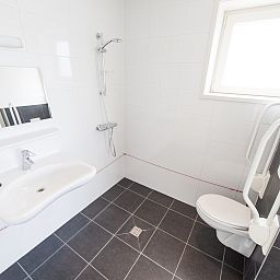 Guest house 454084 - Bungalow Noordzeekust - Beach Resort Ooghduyne | 10-persoons villa | 10L1