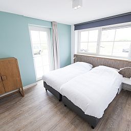 Guest house 454084 - Bungalow Noordzeekust - Beach Resort Ooghduyne | 10-persoons villa | 10L1