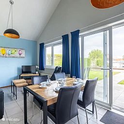 Guest house 460420 - Bungalow IJsselmeerkust - Zwanenbloem 3p. - Essenlaan 040