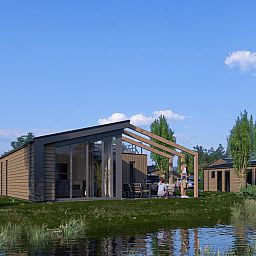 Freistehendes Haus in Enkhuizen mit moderner Architektur am Wasser, ideal fr einen erholsamen Urlaub an der Kste des IJsselmeers in Nordholland.