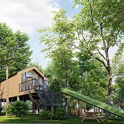 Freistehendes Haus in Enkhuizen, Nordholland, umgeben von grner Natur mit Terrasse und Rutsche fr einen entspannten Urlaub.