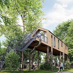 Freistehendes Haus in Enkhuizen, Nordholland, umgeben von grner Natur und Bumen, ideales Ferienhaus an der Kste des IJsselmeers.